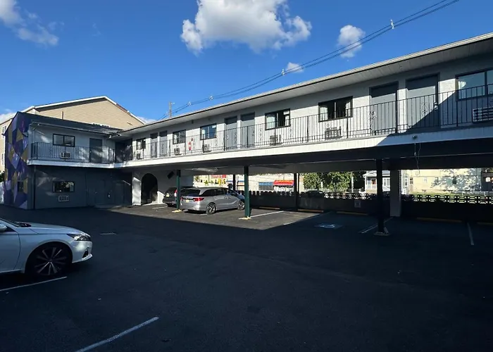 Essence Express Elizabeth Ewr Airport Hotel